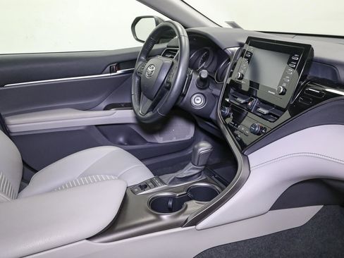 Used 2023 Toyota Camry SE image 19