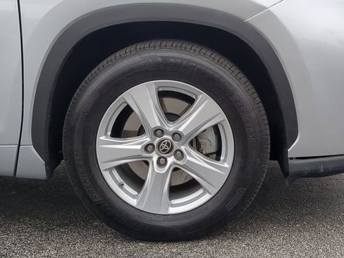 Used 2022 Toyota Highlander L image 11