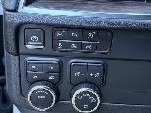 Used 2025 Chevrolet Tahoe LT AWD/4WD image 31