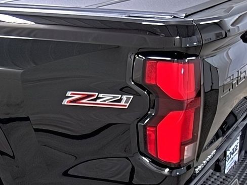 Used 2023 Chevrolet Colorado Z71 w/ Z71 Convenience Package 2 image 10