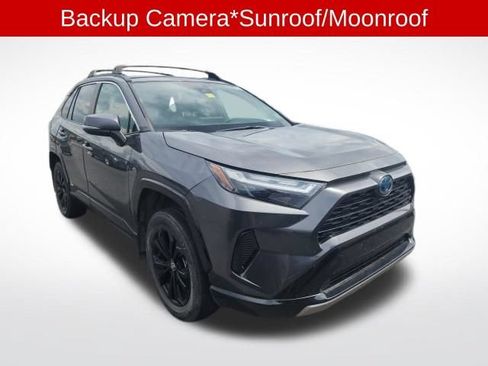 Used 2022 Toyota RAV4 SE w/ Convenience Package AWD/4WD image 3