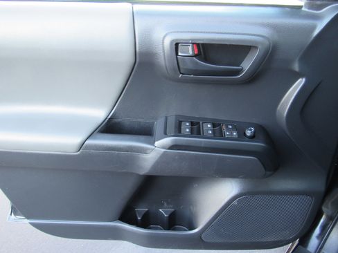 Used 2022 Toyota Tacoma SR image 11