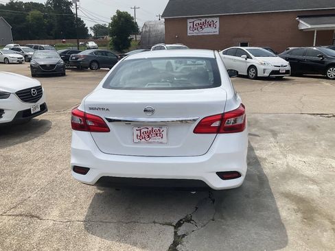 Used 2018 Nissan Sentra S FWD image 4