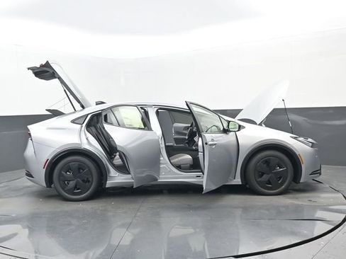 New 2026 Toyota Prius LE image 30