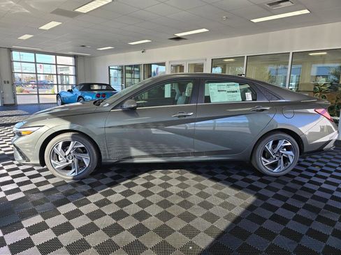 New 2026 Hyundai Elantra Limited FWD image 6