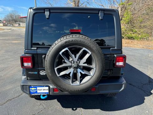 Used 2024 Jeep Wrangler Unlimited w/ Convenience Group AWD/4WD image 27