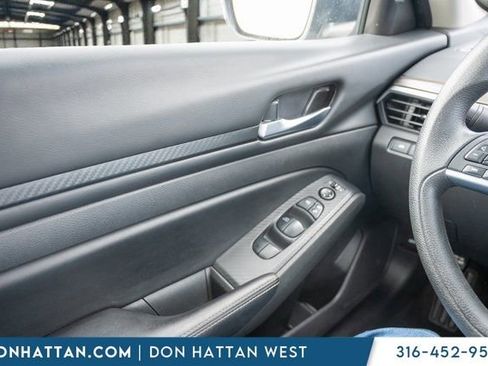 Used 2024 Nissan Altima 2.5 SV image 17