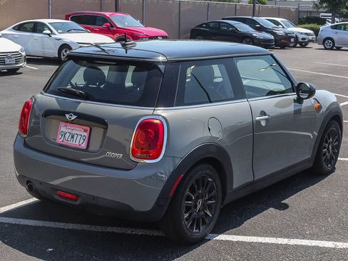Used 2017 MINI Cooper 2-Door Hardtop image 4