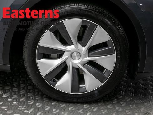 Used 2021 Tesla Model Y Long Range AWD/4WD image 24