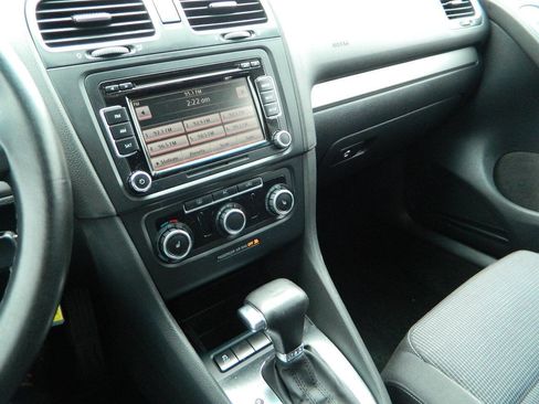 Used 2011 Volkswagen Golf TDI FWD image 19