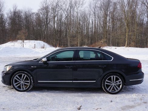 Used 2017 Volkswagen Passat 1.8T R-Line w/ R-Line Lighting Package image 2