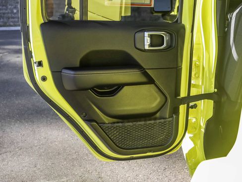 Used 2024 Jeep Wrangler Unlimited Sahara image 19