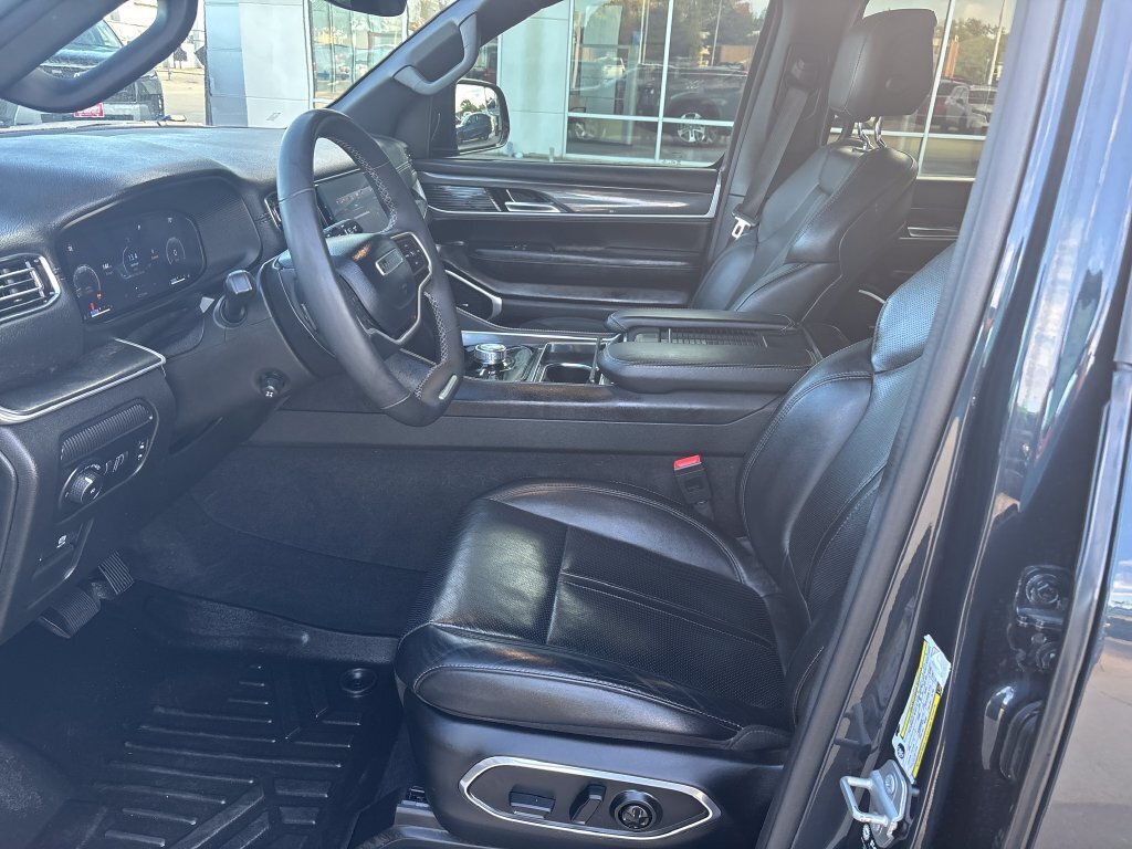 Used 2022 Jeep Wagoneer Series I w/ Premium Group I AWD/4WD image 9