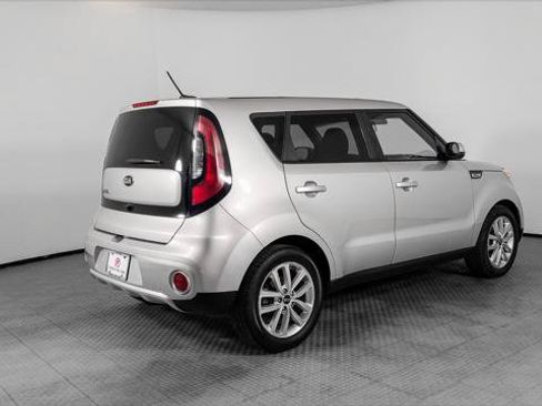 Used 2018 Kia Soul + FWD image 8