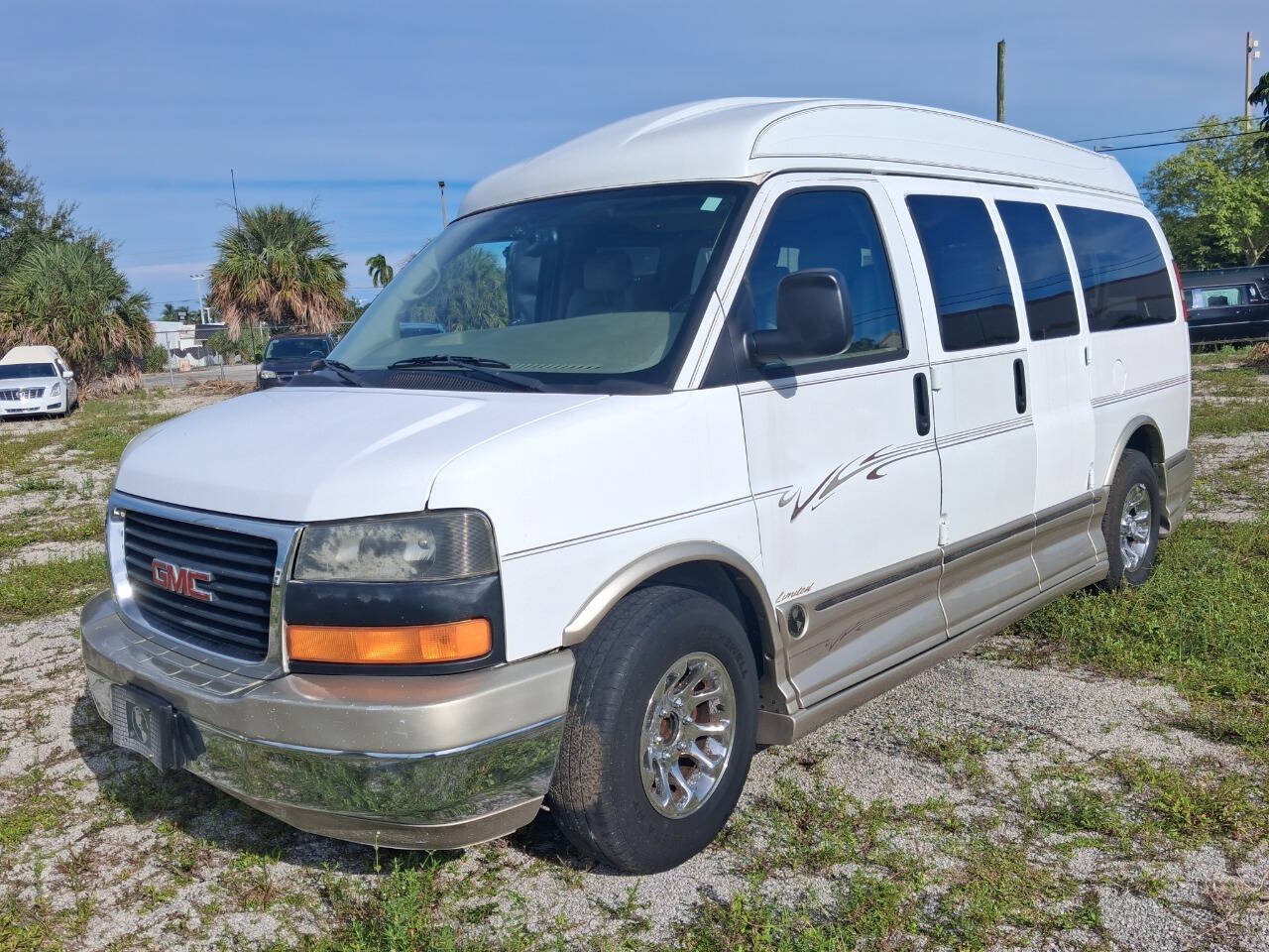 Used 2007 GMC Savana 1500 w/ Preferred Equipment Group RWD image 2
