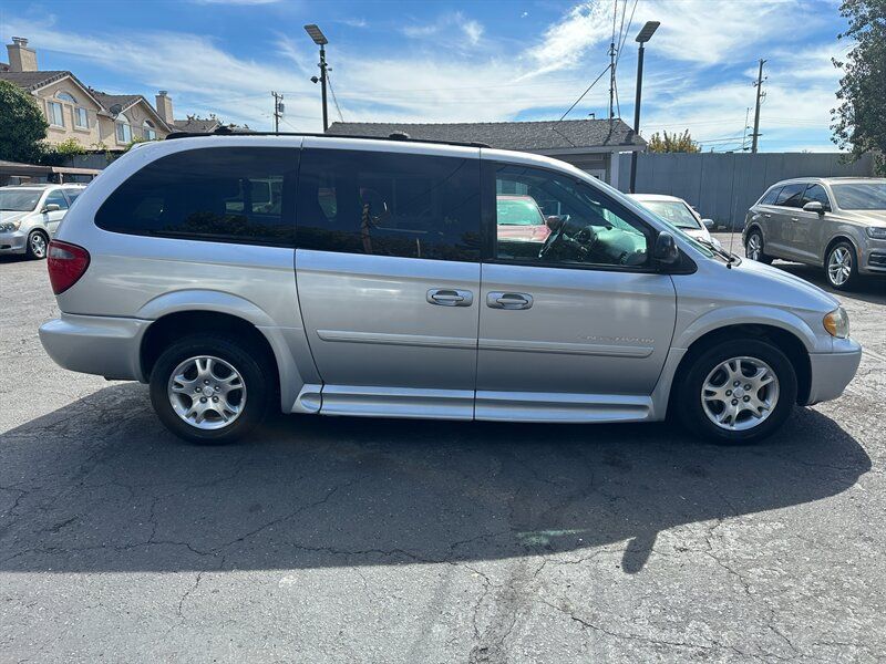 Used 2004 Dodge Grand Caravan SXT w/ Premium Group FWD image 5