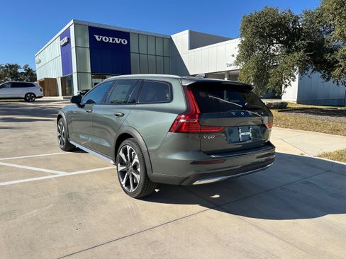 Used 2026 Volvo V60 B5 Cross Country Ultra w/ Protection Package Premier image 4