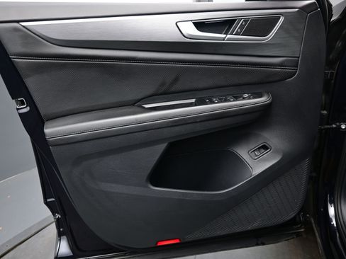 Used 2024 Volkswagen Atlas Cross Sport SE image 9