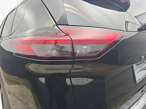 Used 2022 Nissan Rogue SV w/ SV Premium Package FWD image 32