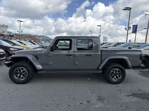 Used 2022 Jeep Gladiator Rubicon w/ LED Lighting Group AWD/4WD image 12