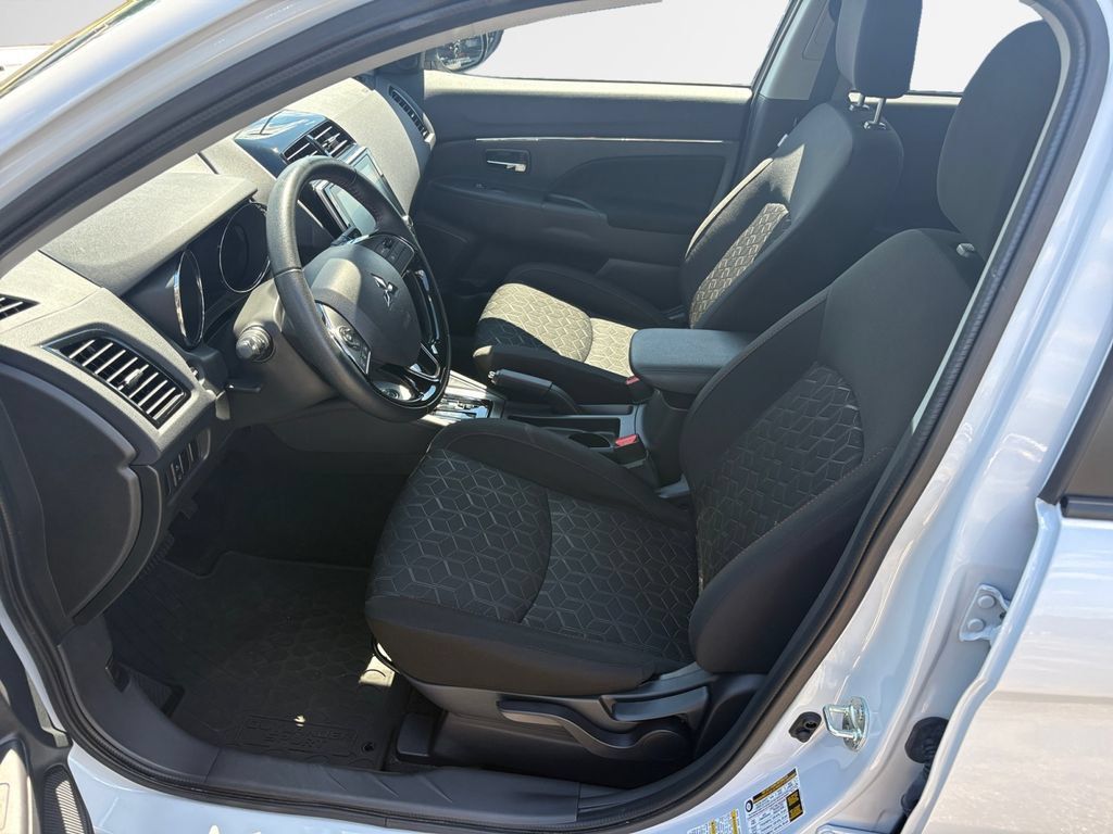 Used 2025 Mitsubishi Outlander Sport LE AWD/4WD image 12