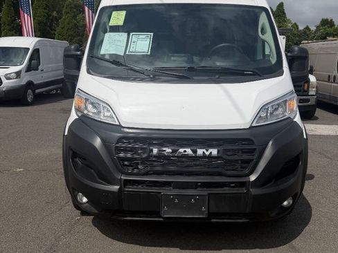 Used 2025 RAM ProMaster 2500 w/ Convenience Group FWD image 14