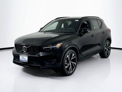 Used 2022 Volvo XC40 T5 R-Design w/ Advanced Package