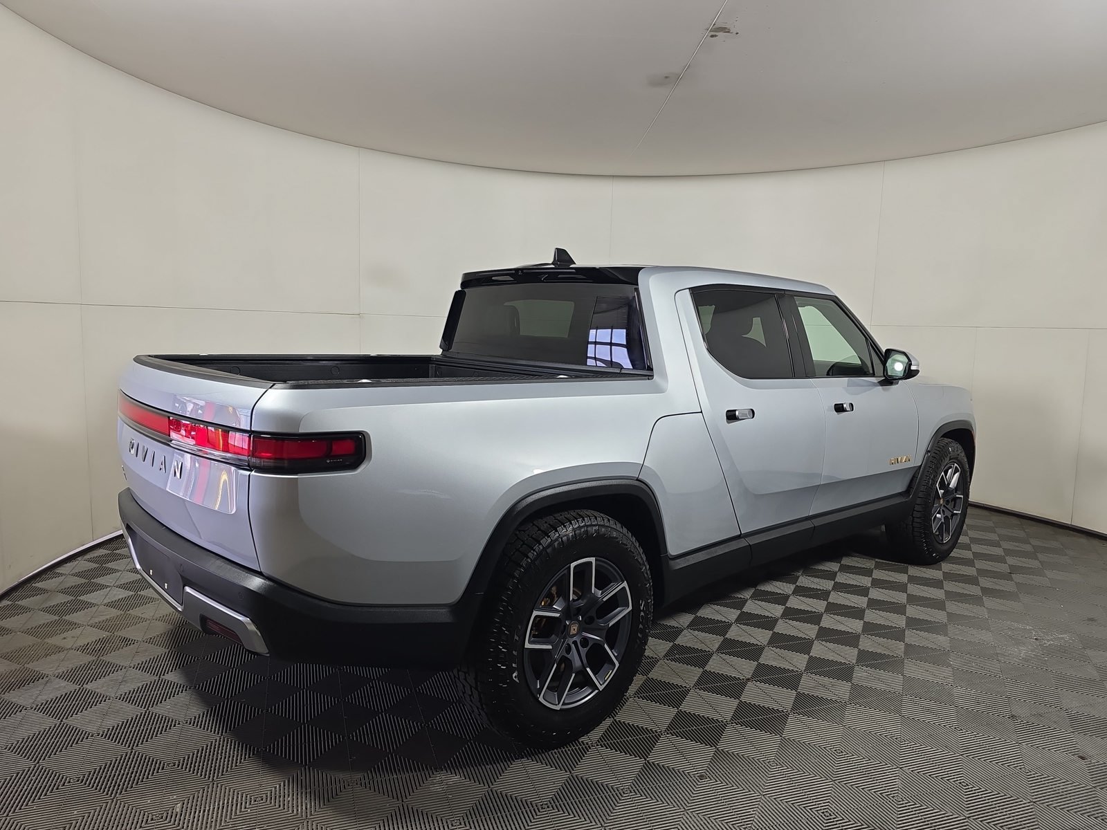 Used 2023 Rivian R1T Adventure Quad AWD/4WD image 5