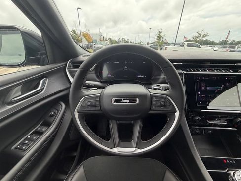 Used 2024 Hyundai Venue SE FWD image 36