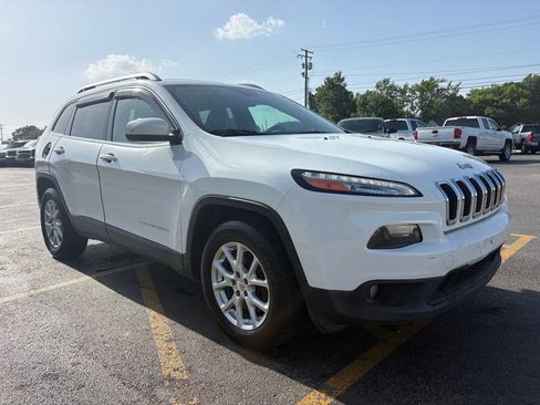 Used 2015 Jeep Cherokee Latitude w/ Cold Weather Group AWD/4WD image 4