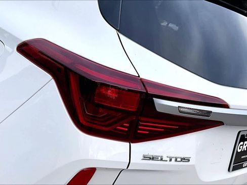 Used 2021 Kia Seltos S image 26