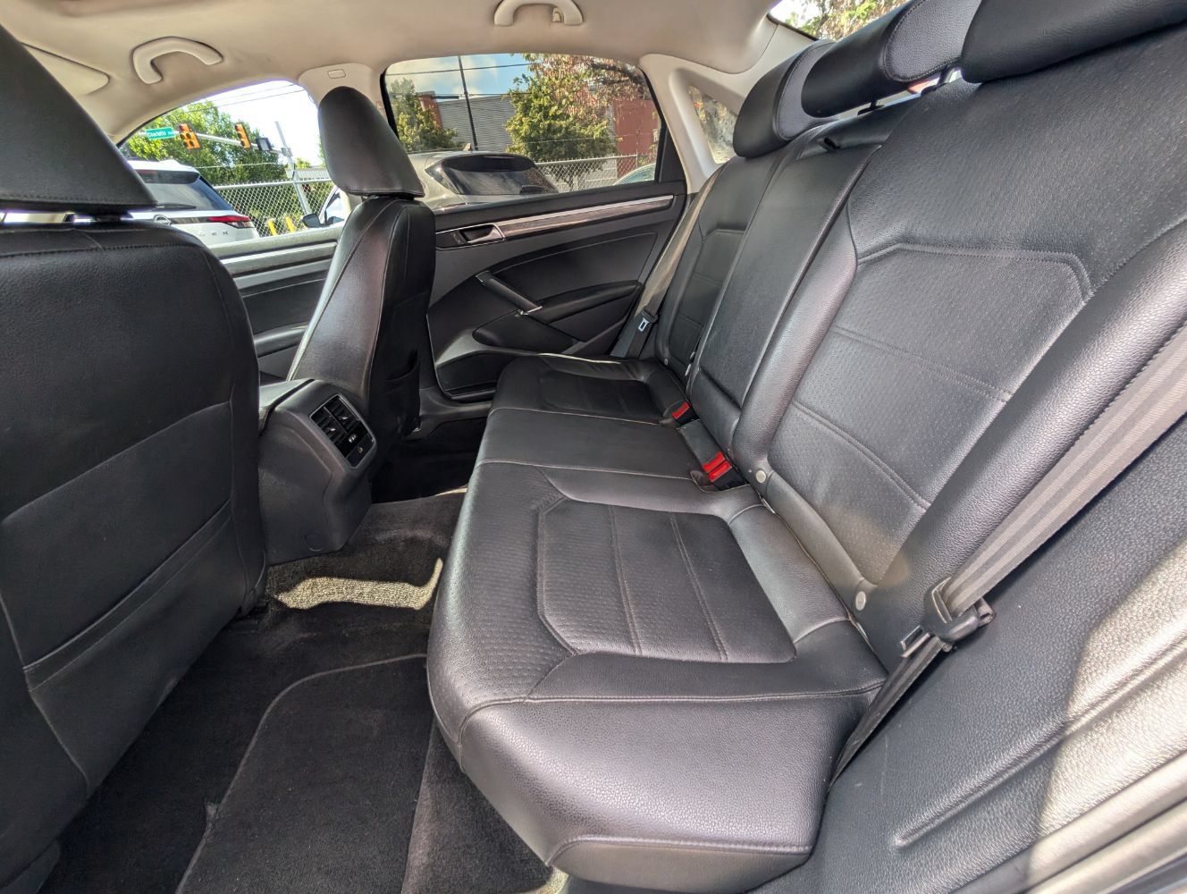 Used 2017 Volkswagen Passat 1.8T SE FWD image 18