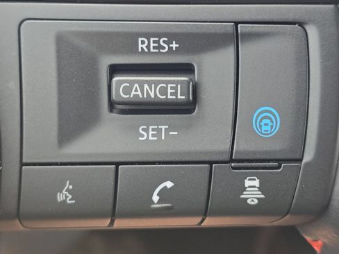 Used 2025 Nissan Kicks SR AWD/4WD image 8