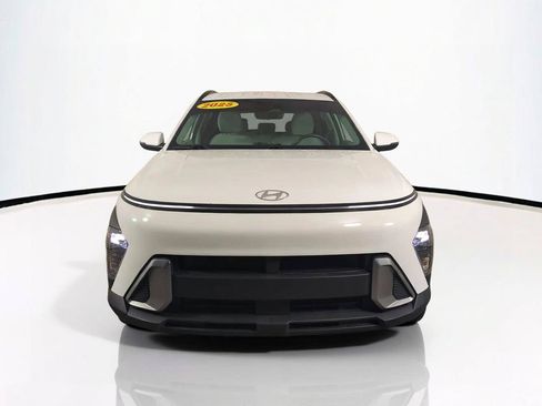 Used 2025 Hyundai Kona SEL FWD image 3