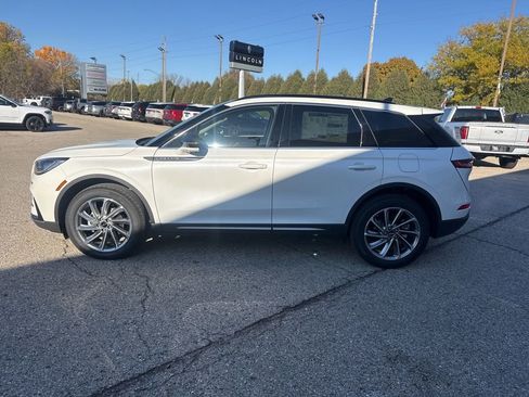 New 2026 Lincoln Corsair Premiere image 3