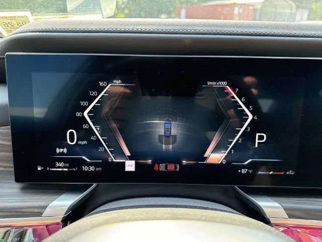 Used 2025 BMW 740i xDrive w/ Premium Package AWD/4WD image 46