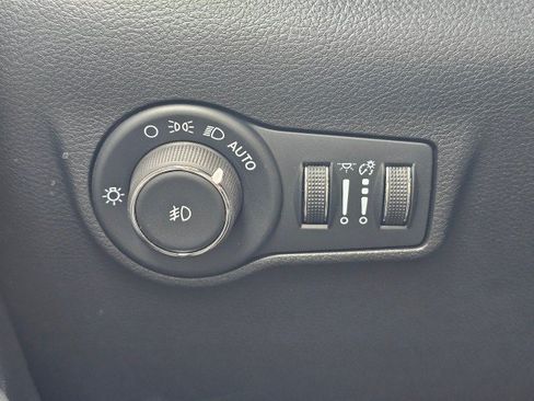Certified 2025 Jeep Compass Limited AWD/4WD image 38