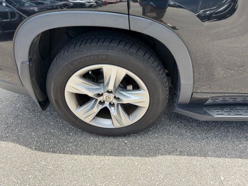 Used 2015 Toyota Highlander Limited Platinum FWD image 5