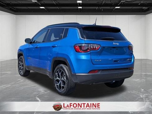 Used 2025 Jeep Compass Limited AWD/4WD image 3