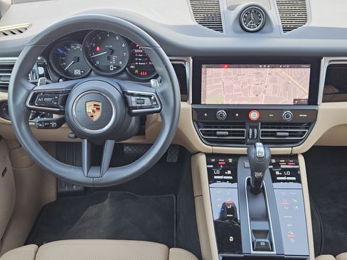 Used 2026 Porsche Macan AWD/4WD image 25