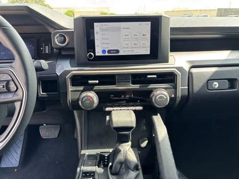 Used 2025 Toyota 4Runner SR5 AWD/4WD image 19