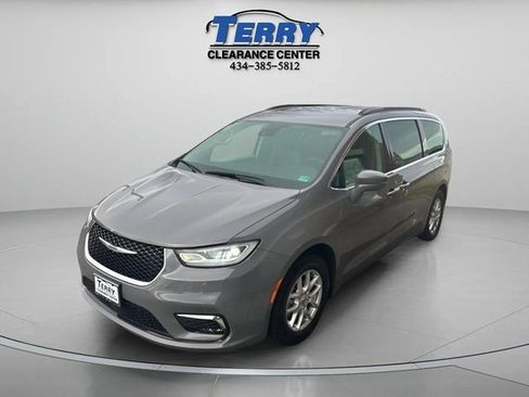 Used 2022 Chrysler Pacifica Touring-L image 3