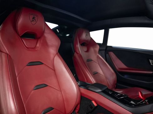 Used 2020 Lamborghini Huracan EVO image 35