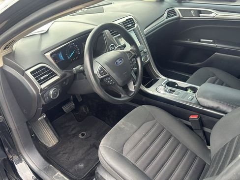 Used 2018 Ford Fusion SE w/ Fusion SE Technology Package FWD image 9