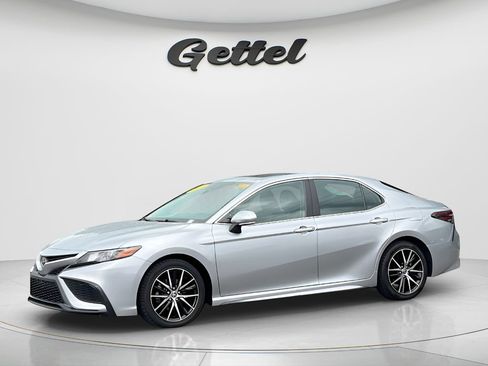 Used 2022 Toyota Camry SE w/ Audio Upgrade Package FWD image 1