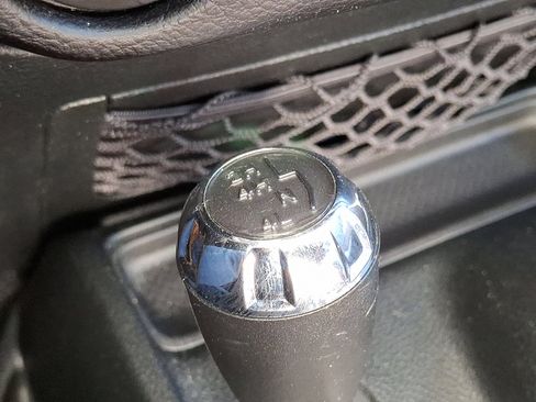 Used 2018 Jeep Wrangler Unlimited Sahara w/ Connectivity Group image 22