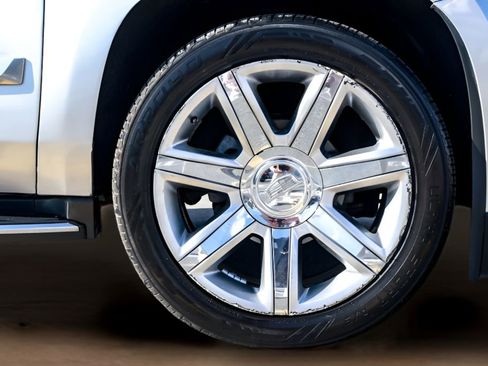 Used 2018 Cadillac Escalade ESV Luxury image 24