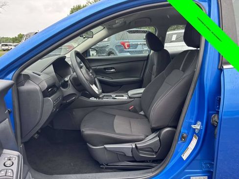 Used 2024 Nissan Sentra SV FWD image 3