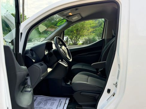 Used 2019 Nissan NV200 SV image 10