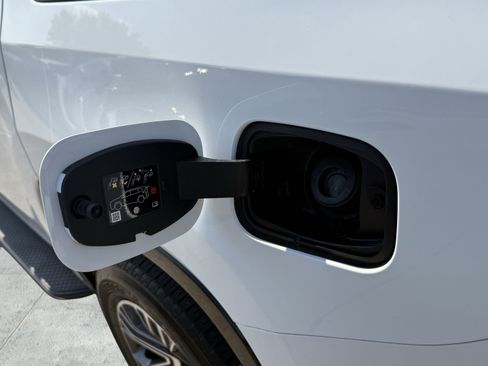 Used 2024 Jeep Wagoneer Series II w/ Flexible Seating Group image 18